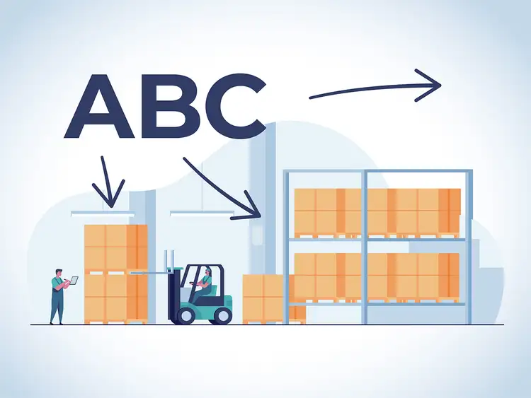 Trabajador de almacén en fase de picking que trabaja de forma eficiente gracias al método ABC