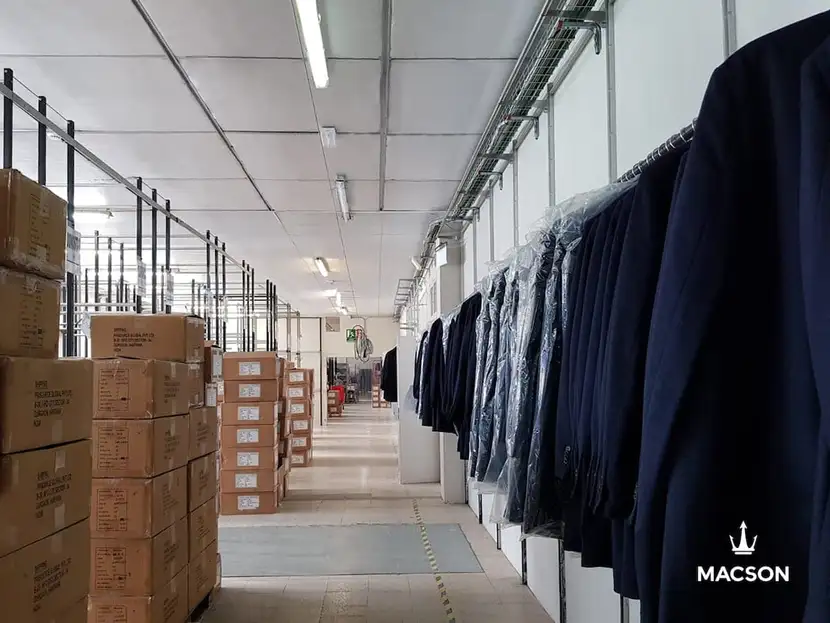 Almacén de logística de un eCommerce de la industria de la moda
