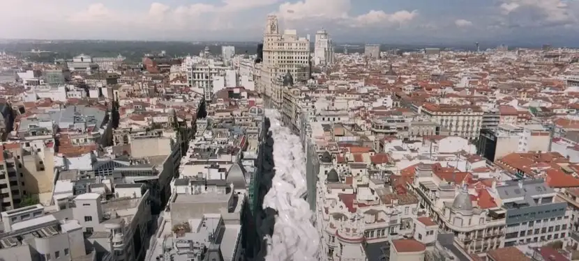 Llaollao inunda la gran vía con yogur helado