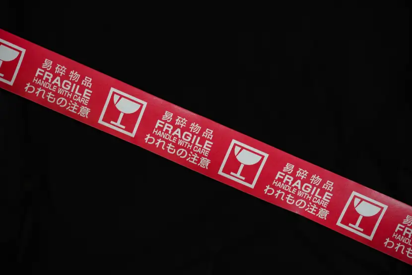 Adhesive tape to mark fragile packages