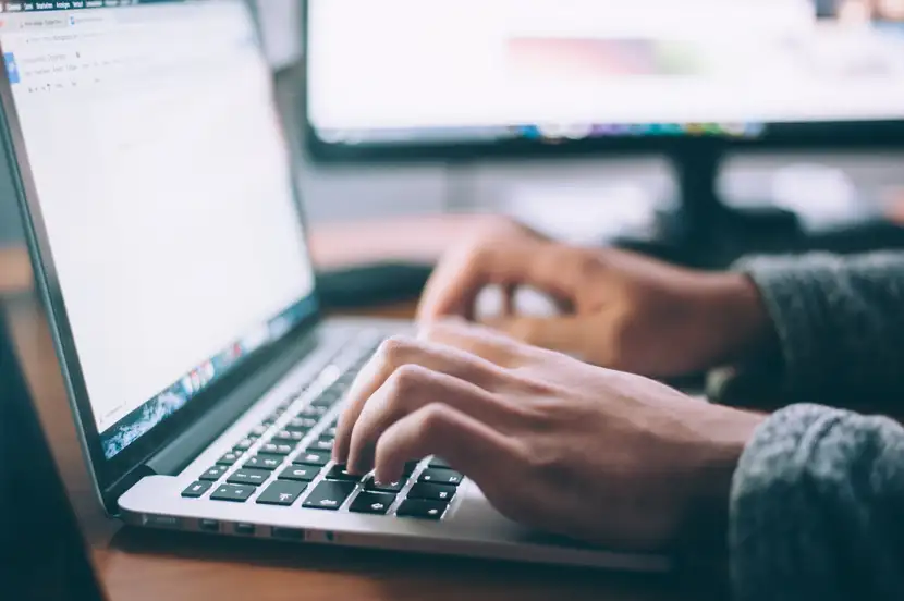 Pisanie bloga firmowego jako strategia marketingu sklepu internetowego